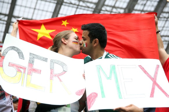 17.06.2018. Moscow, Russian: Germany fans and Mexican fans kiss before the FIFA World Cup WM Weltmeisterschaft Fussball Russia 2018, Group F, football match between GERMANY v MEXICO in Luzhniki Stadiu ...