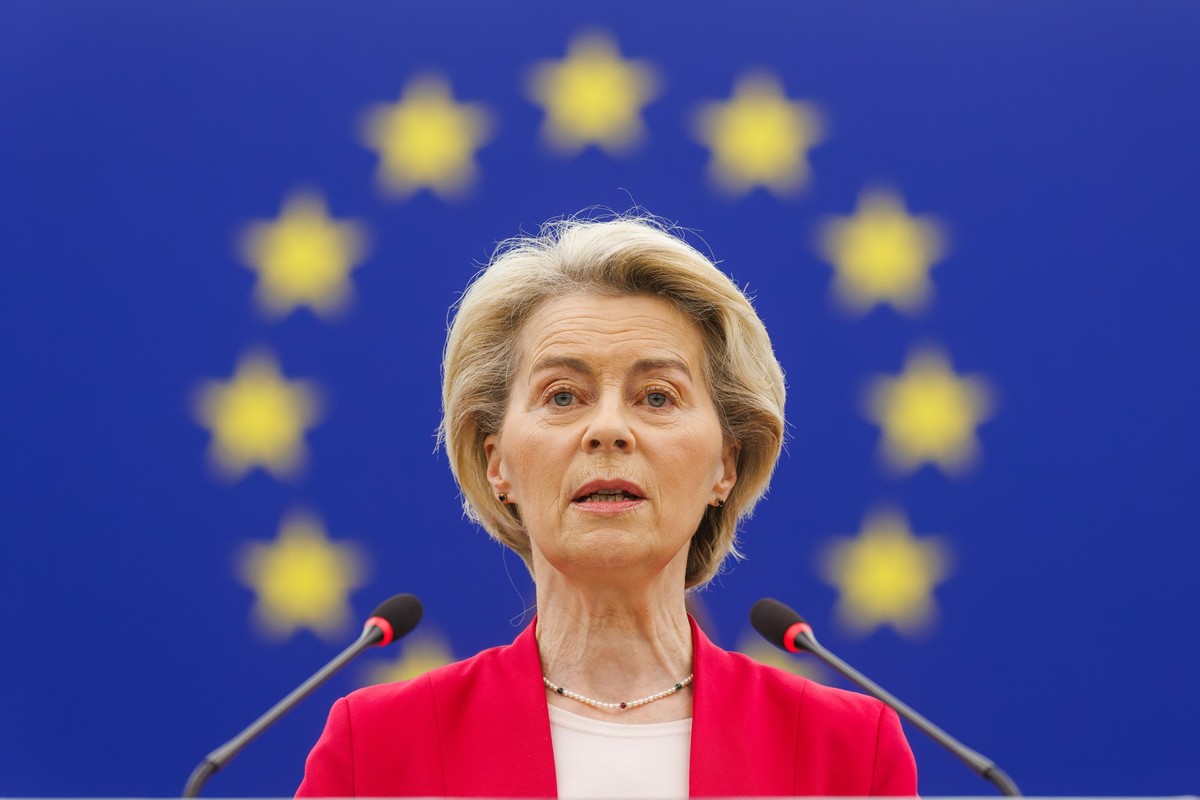 dpatopbilder - 11.03.2025, Frankreich, Straßburg: Ursula von der Leyen (CDU), Präsidentin der Europäischen Kommission, steht im Gebäude des Europäischen Parlaments und spricht. Die Abgeordneten wollen ...
