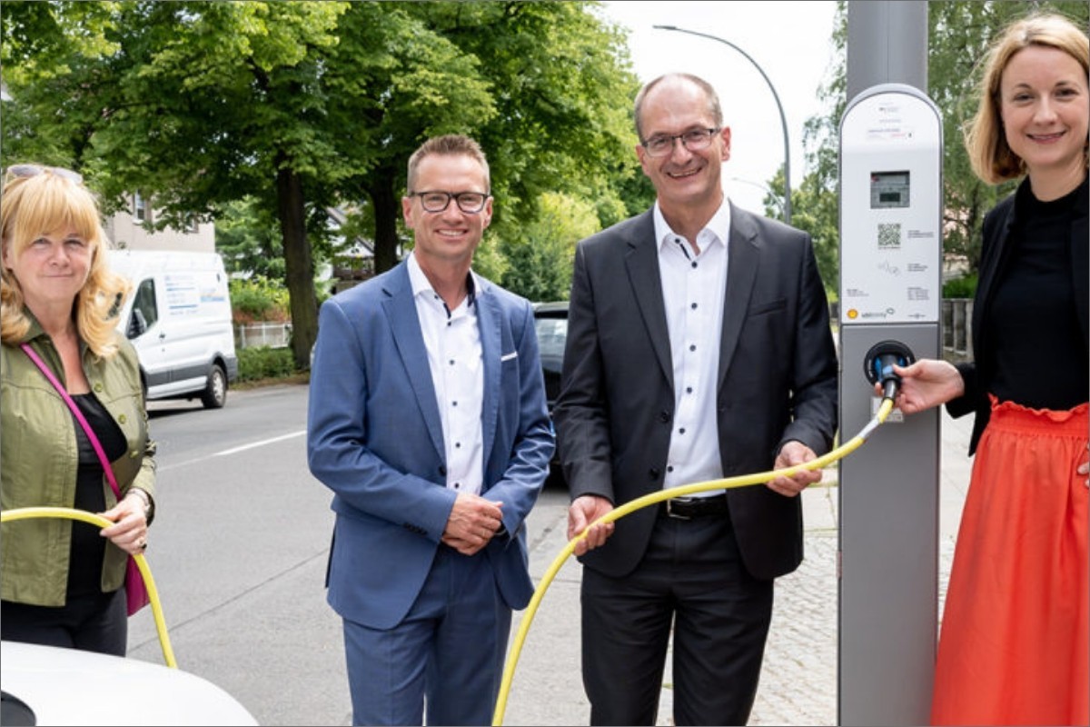 Im Juli wurden die ersten Laternenladepunkte für E-Fahrzeuge in Betrieb genommen.