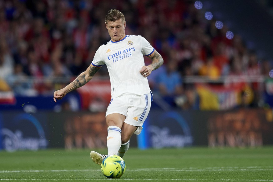 Club Atletico de Madrid v Real Madrid CF - La Liga Santander Toni Kroos of Real Madrid does passed during the La Liga Santander match between Club Atletico de Madrid and Real Madrid CF at Estadio Wand ...