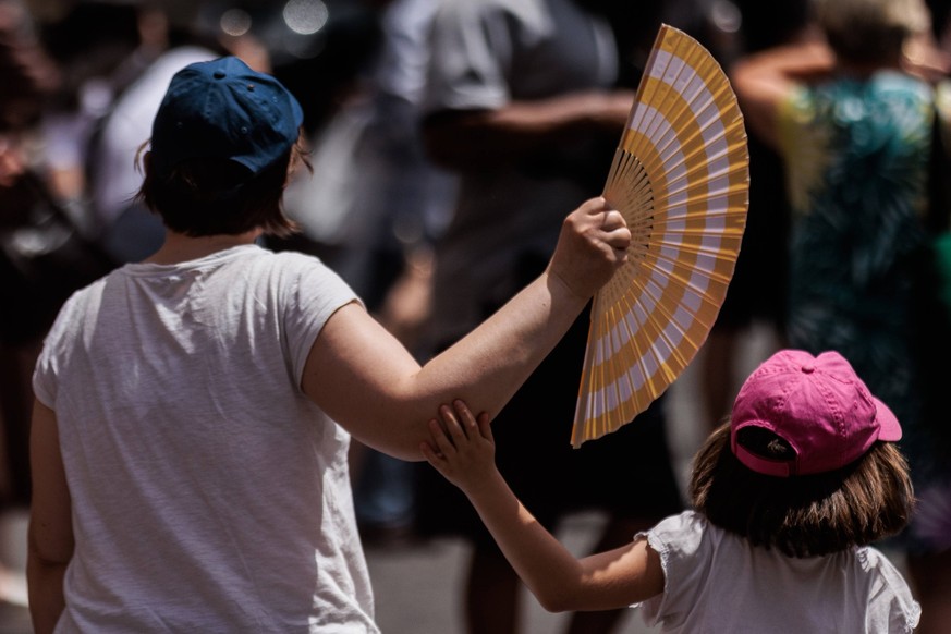 Rome, intense heat wave in the capital. Rome, Italy 21 June 2023 Rome, intense heatwave in the capital , tourists cool off at the Roman fountains. Rome, Italy, 21 June 2023., Credit:Francesco Fotia /  ...