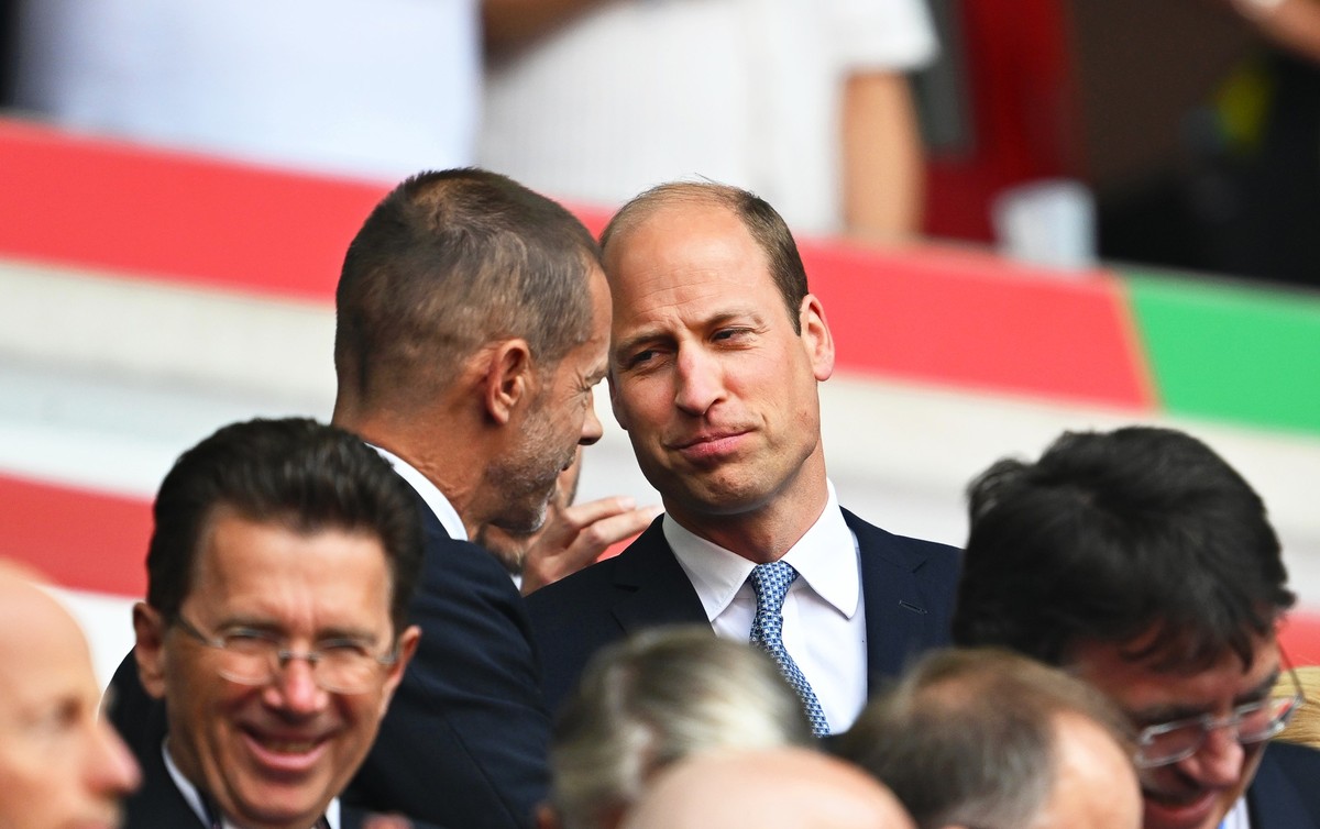 06.07.2024, Nordrhein-Westfalen, D�sseldorf: Fu�ball, UEFA Euro 2024, EM, England - Schweiz, Finalrunde, Viertelfinale, D�sseldorf Arena, UEFA-Pr�sident Aleksander Ceferin (Mitte l) und William, Prinz ...