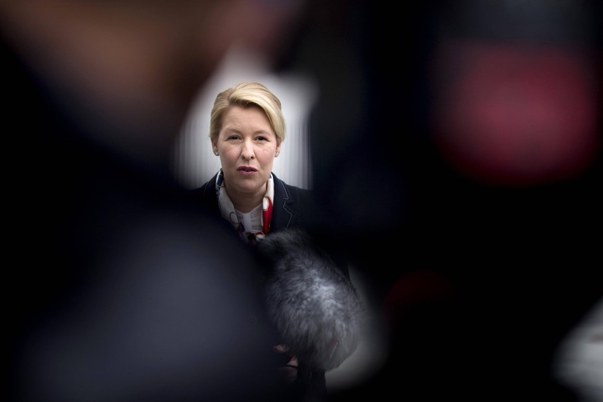 Franziska Giffey DEU, Deutschland, Germany, Berlin, 12.05.2021 Franziska Giffey, Bundesfamilienministerin SPD, beim Pressestatement nachj der Kabinettssitzung zu den Eckpunkten fuer ein Gesetz zur Sta ...