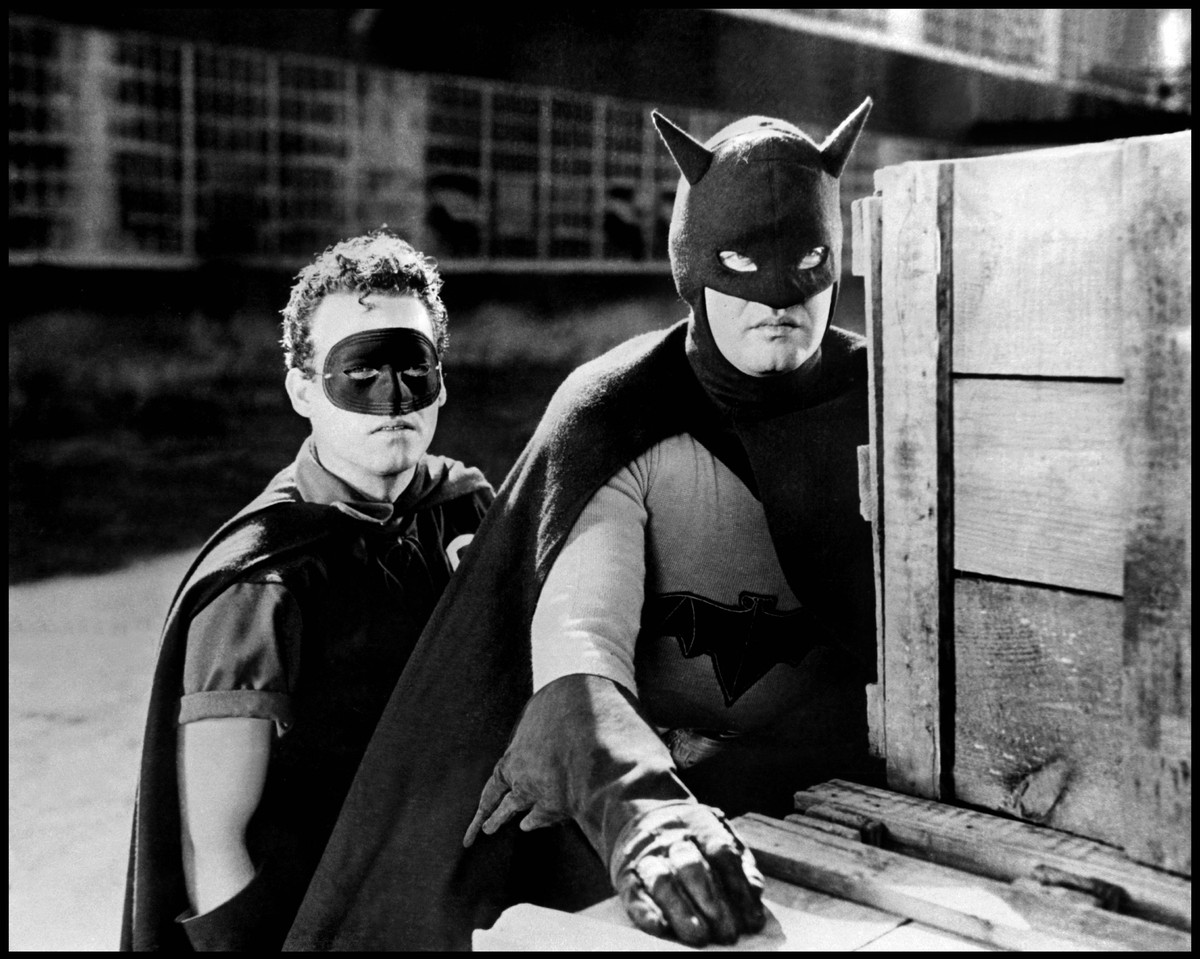 Columbia / DR BATMAN ET ROBIN (BATMAN AND ROBIN) sŽrie TV 1949 USA avec Johnny Duncan et Robert Lowery d aprs la bande-dŽssinŽe de Bob Kane PUBLICATIONxINxGERxSUIxAUTxONLY BATMAN ET ROBIN (1949) 01 N ...