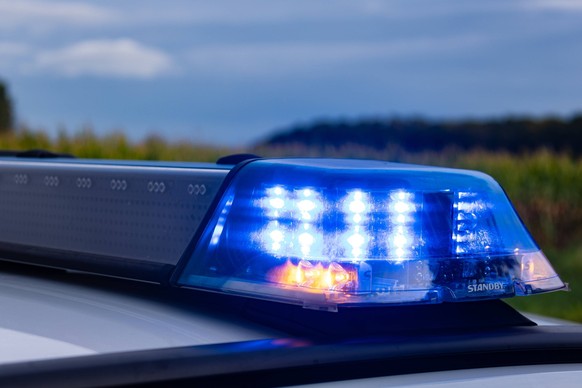 Melle, Deutschland 18. September 2023: Ein Einsatzfahrzeug, Streifenwagen, der Polizei mit Blaulicht an einem Unfallort. Landkreis Osnabr