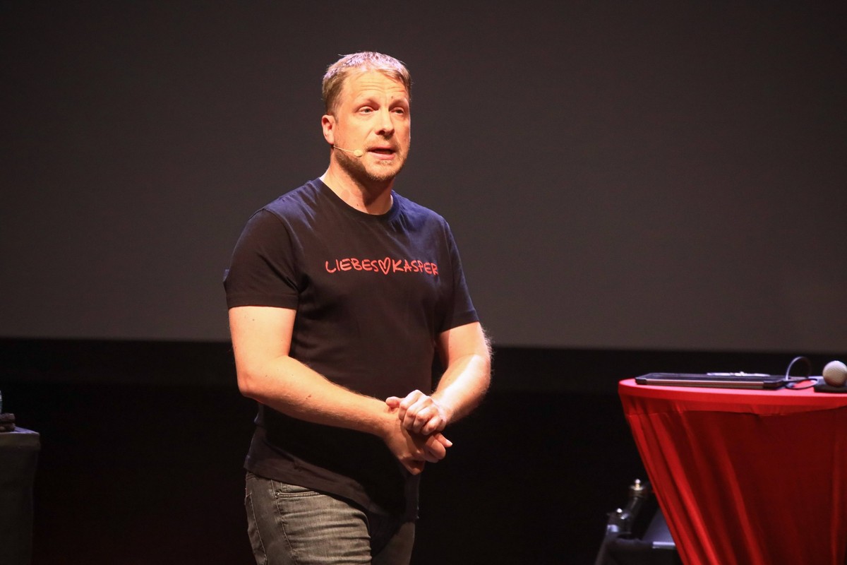 Oliver Pochers Liebeskasper Tour 2024 Erfurt, 11.10.2024 Oliver Pocher bei der Liebeskasper Tour Live in der Alten Oper in Erfurt Th