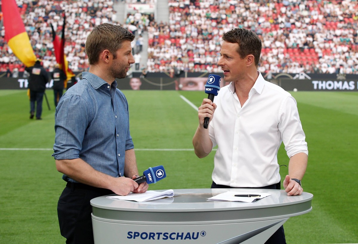 ARD Experte Ex Profi Thoas Hitzlsperger, Moderator Journalist Alexander Bommes / Fernsehen Sportstudio Sender / / Fu�ball Fussball / L�nderspiel Testspiel / Saison 2017/2018 / 08.06.2018 / DFB Nationa ...