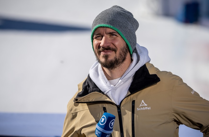 18.02.2023, Frankreich, Courchevel: Ski alpin: Weltmeisterschaft, Slalom, Damen, 2. Durchgang: Felix Neureuther, ehemaliger Skirennläufer beobachtet als ARD TV-Experte das Rennen. Foto: Michael Kappel ...