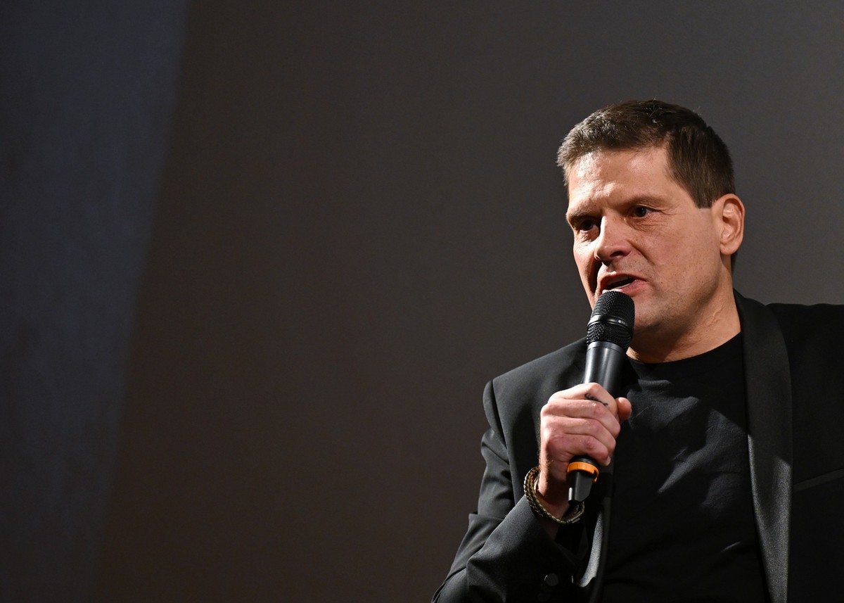 22.11.2023, Bayern, München: Der ehemalige Radprofi Jan Ullrich spricht nach der Vorstellung seiner Dokumentation &quot;Jan Ullrich - Der Gejagte&quot; im Filmtheater Sendlinger Tor auf der Bühne. Ab  ...