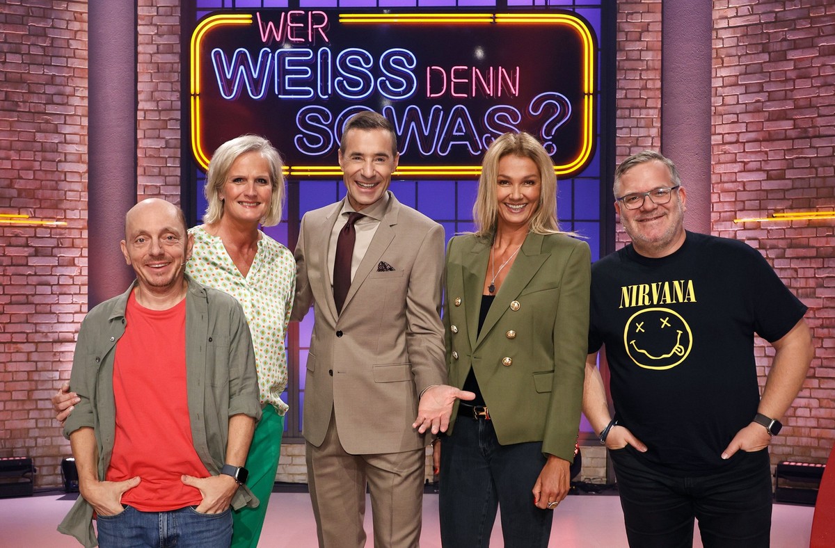 ARD WER WEISS DENN SOWAS? FOLGE 1200, &quot;Kristin Otto und Franziska van Almsick&quot;, am Mittwoch (20.11.24) um 18:00 Uhr im ERSTEN.
Moderator Kai Pflaume (M.) und seine Rateteam-Kapitäne Bernhard ...