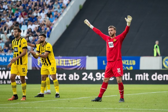 Marcel Lotka Borussia Dortmund II gibt Anweisungen, 1.FC Saarbruecken vs Borussia Dortmund II, Fussball, 3. Bundesliga, 10.08.2022 1.FC Saarbruecken vs Borussia Dortmund II, Fussball, 3. Bundesliga, 1 ...