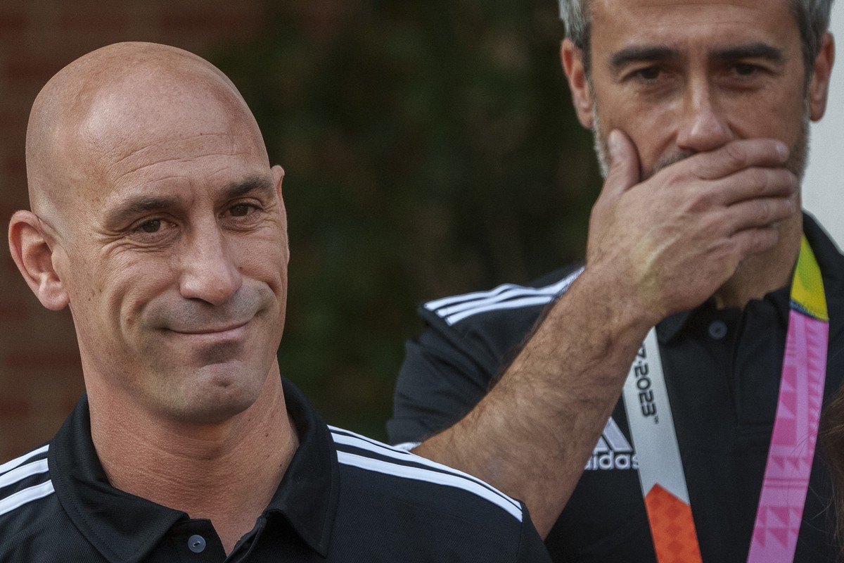FILE - President of Spain's soccer federation, Luis Rubiales, foreground, stands stands next to Spain Head Coach Jorge Vilda after being received by Spain's Prime Minister Pedro Sanchez at L ...