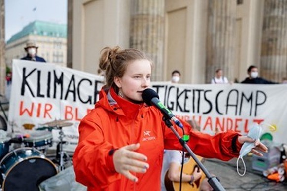 Clara Duvigneau (20) kommt aus Berlin und engagiert sich in der dortigen Ortsgruppe bei der Streikplanung.