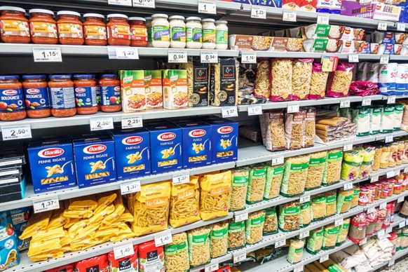 Spain, Valencia, Carrefour Express, store, pasta and pasta sauce aisle. (Photo by: Jeff Greenberg/Education Images/Universal Images Group via Getty Images)