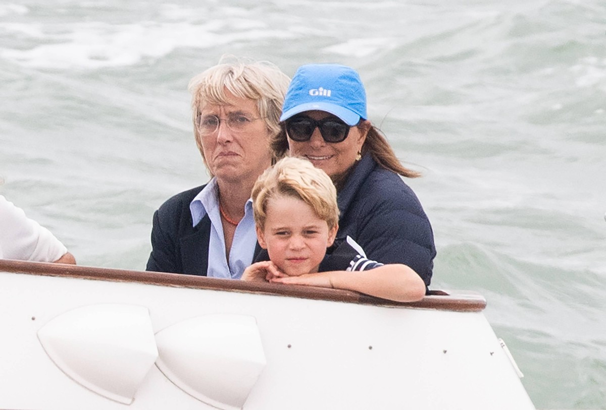King s Cup regatta Prince George and Carole Middleton (R) watch the inaugural King s Cup regatta, hosted by the Duke and Duchess of Cambridge, in Cowes, Isle of Wight on August 8, 2019. PUBLICATIONxIN ...
