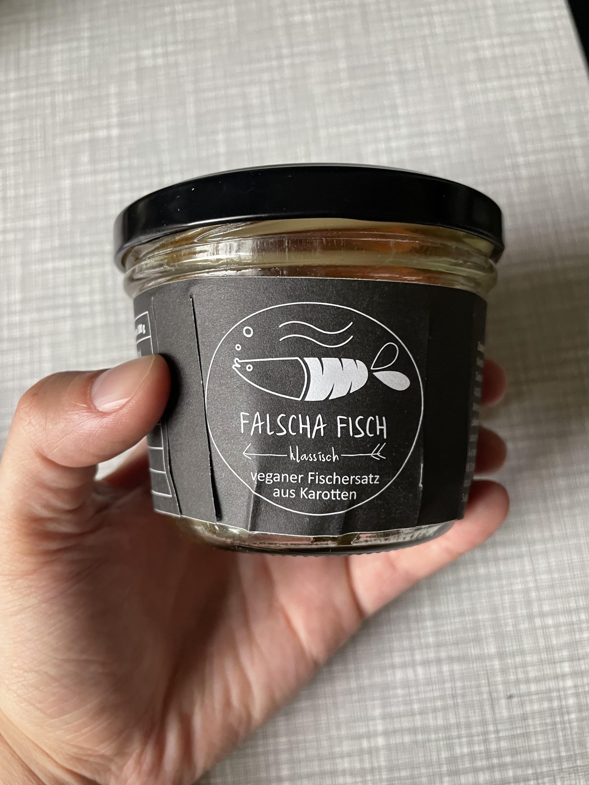 Robinhood hat vor Kurzem das erste eigene Produkt auf den Markt gebracht: veganer Fischersatz aus Karotten.