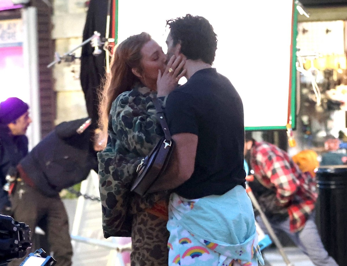 Blake Lively and Justin Baldoni spotted filming a kissing scene at the It Ends With Us set in New Jersey Where: New Jersey, United States When: 12 Jan 2024 Credit: Jose Perez/INSTARimages EDITORIAL US ...