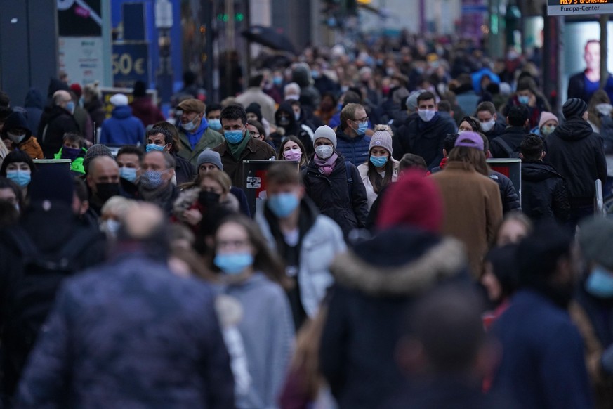 BERLIN GERMANY - NOVEMBER 28: Shoppers crowd Tauntzienstrasse shopping street on Black Friday weekend during the second wave of the coronavirus pandemic on November 28, 2020 in Berlin, Germany. Christ ...