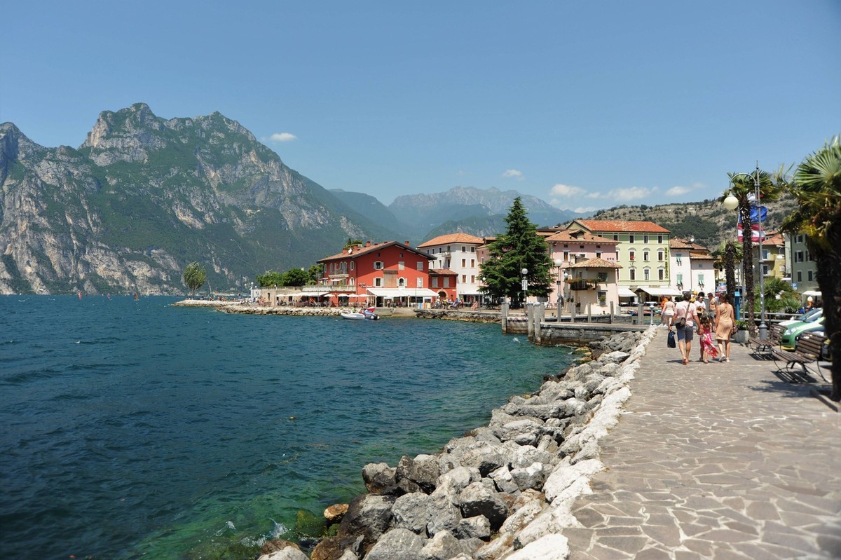 Nago Torbole ist eine italienische Gemeinde mit 2852 Einwohnern, Stand 31. Dezember 2019, in der Provinz Trient bzw Trento. Sie gehoert zur Talgemeinschaft Comunita Alto Garda e Ledro am Gardasee, bzw ...