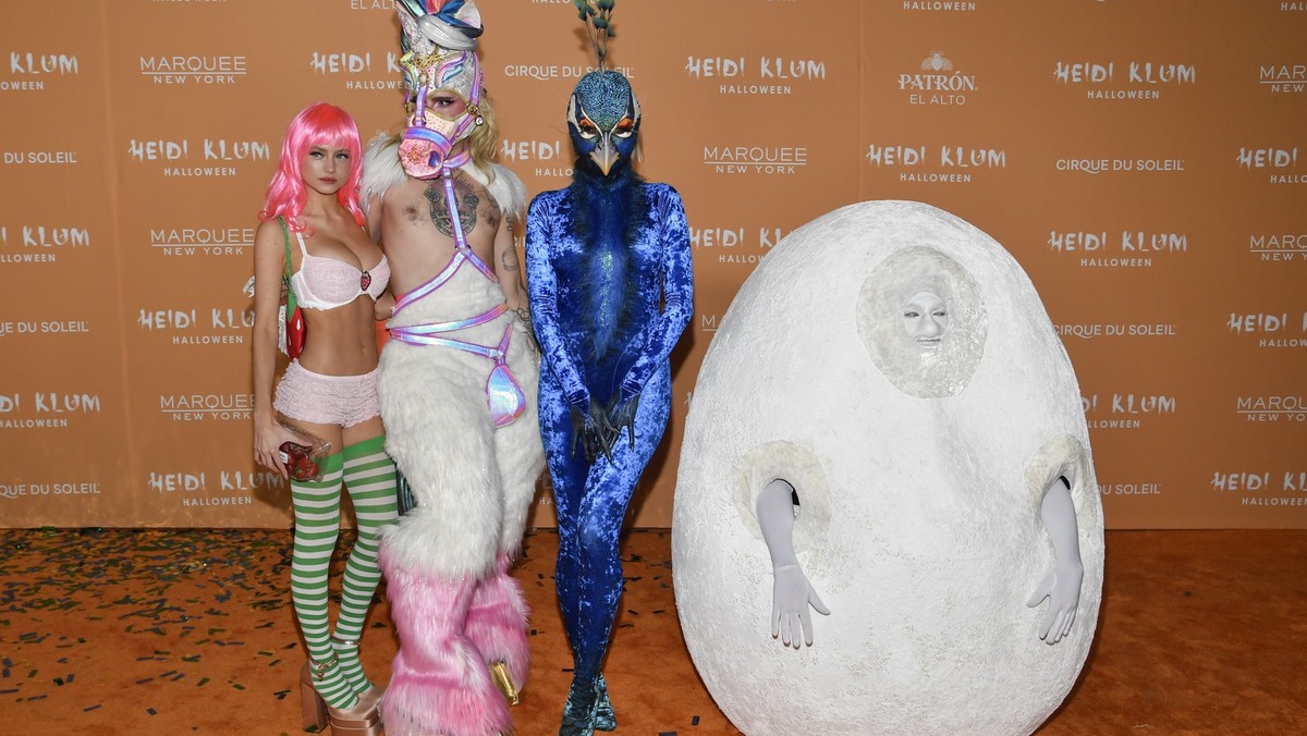 31.10.2023, USA, New York: Leni Klum (l-r), Bill Kaulitz, Heidi Klum und Tom Kaulitz besuchen Heidi Klums 22. jährliche Halloween-Party im Marquee. Foto: Evan Agostini/Invision/AP/dpa +++ dpa-Bildfunk ...