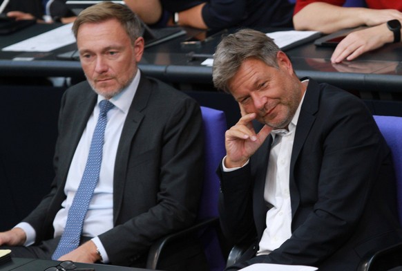 Berlin, Deutschland, 08.09.2023: Christian Lindner und Robert Habeck im Bundestag bei der Debatte �ber das sogenannte Heizungsgesetz *** Berlin, Germany, 08 09 2023 Christian Lindner and Robert Habeck ...