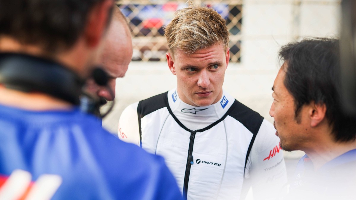 SCHUMACHER Mick ger, Haas F1 Team VF-22 Ferrari, portrait starting grid, grille de depart, during the Formula 1 Etihad Airways Abu Dhabi Grand Prix 2022, 22nd round of the 2022 FIA Formula One World C ...