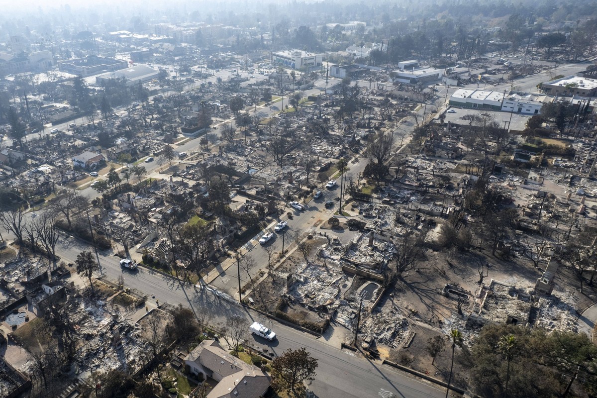 USA, Sch�den nach Waldbr�nden in Los Angeles un Umgebung, Eindr�cke aus Altadena January 19, 2025, Altadena, California, USA: A drone captures structures damaged by the Eaton Fire in Altadena, Califor ...