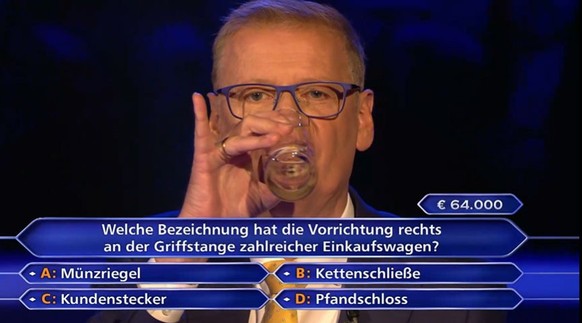 Günther Jauch übt Druck auf die Kandidatin aus.