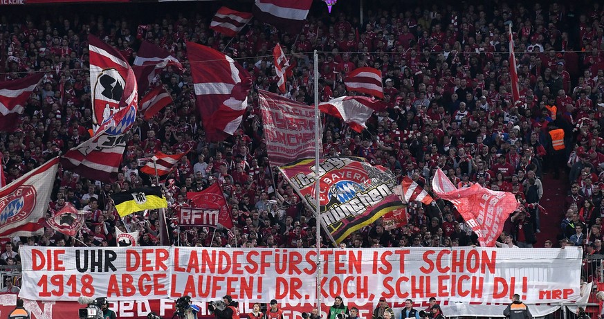 "Die Uhr der Landesfürsten ist schon 1918 abgelaufen! Dr. Koch schleich di!" – Im Block des FC Bayern München schoss man gegen den Dr. Rainer Koch, der als DFB-Vizepräsident die Führung des DFB interimsmäßig übernommen hat. Koch ist als Präsident des Bayerischen Fußball-Verbandes zudem einer der mächtigen "Landesfürsten", wie Bayern Münchens Vorstandschef Karl-Heinz Rummenigge die Regionalbosse einst abwertend genannt hatte.