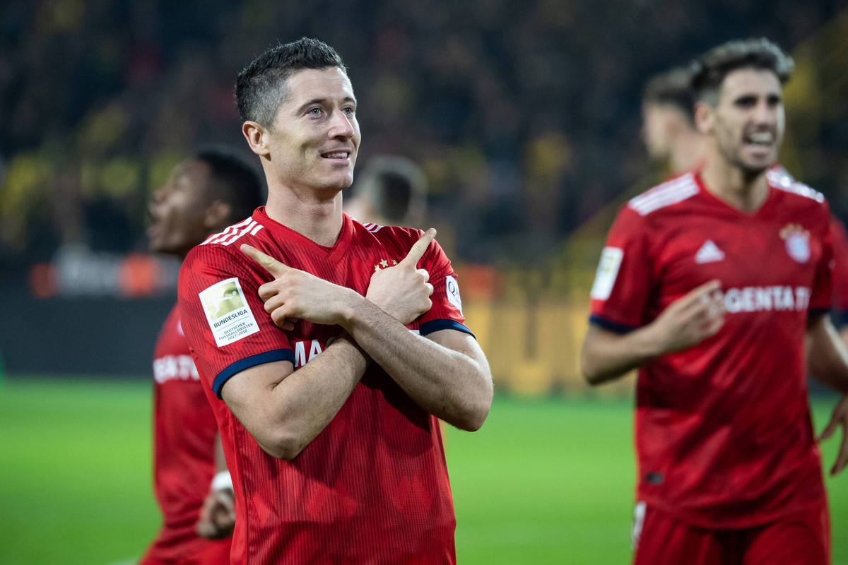 10.11.2018, xkvx, Fussball 1.Bundesliga, Borussia Dortmund - FC Bayern Muenchen emspor, v.l. Torjubel, Goal celebration, celebrate the goal zum 1:2 durch Robert Lewandowski (FCB - FC Bayern Muenchen)  ...