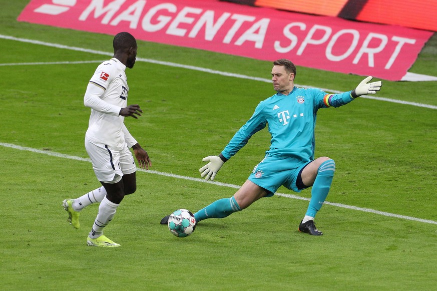 FC Bayern Muenchen vs. TSG 1899 Hoffenheim, 1. Bundesliga, 19. Spieltag, 30.01.2021 l-r: im Zweikampf, Aktion, mit Diadie Samassekou 18 TSG 1899 Hoffenheim und Manuel Neuer 1 FC Bayern Muenchen, FC Ba ...