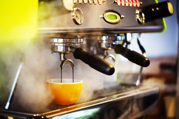 Close up of an espresso machine in a restaurant. Close up of an espresso machine in a restaurant. PUBLICATIONxINxGERxSUIxAUTxHUNxONLY 23978

Close up of to Espresso Machine in a Restaurant Close up  ...