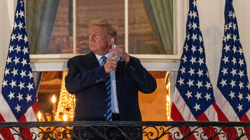 October 5, 2020, Washington, District of Columbia, USA: President DONALD J. TRUMP took off his face mask as he arrived at the White House upon his return following several days at Walter Reed National ...