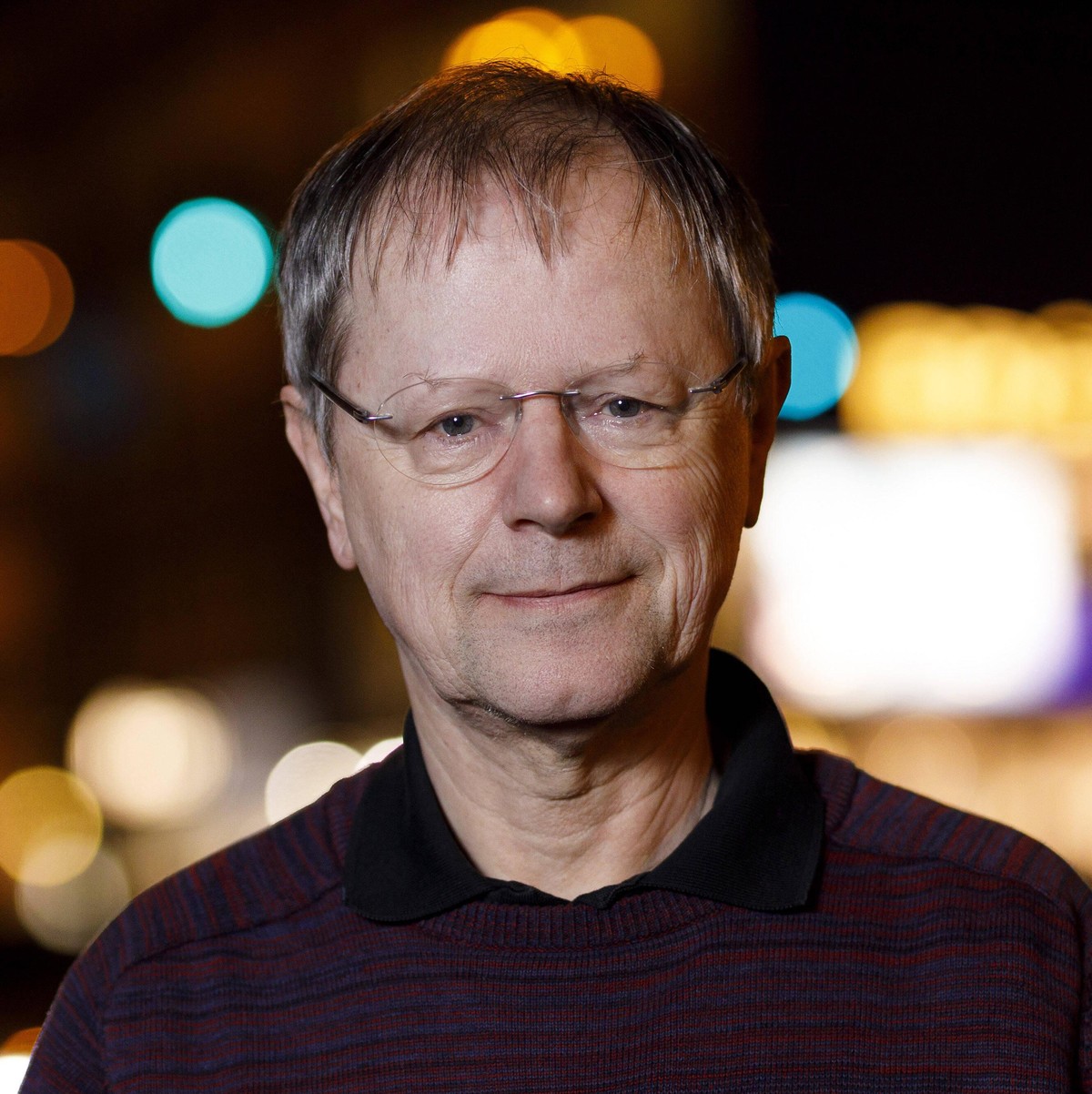 Christoph Butterwegge bei einem exklusiven Photoshooting vor bei seinem Vortrag Wirtschaftliche, soziale und politische Ungleichheit in Deutschland im Domforum. K