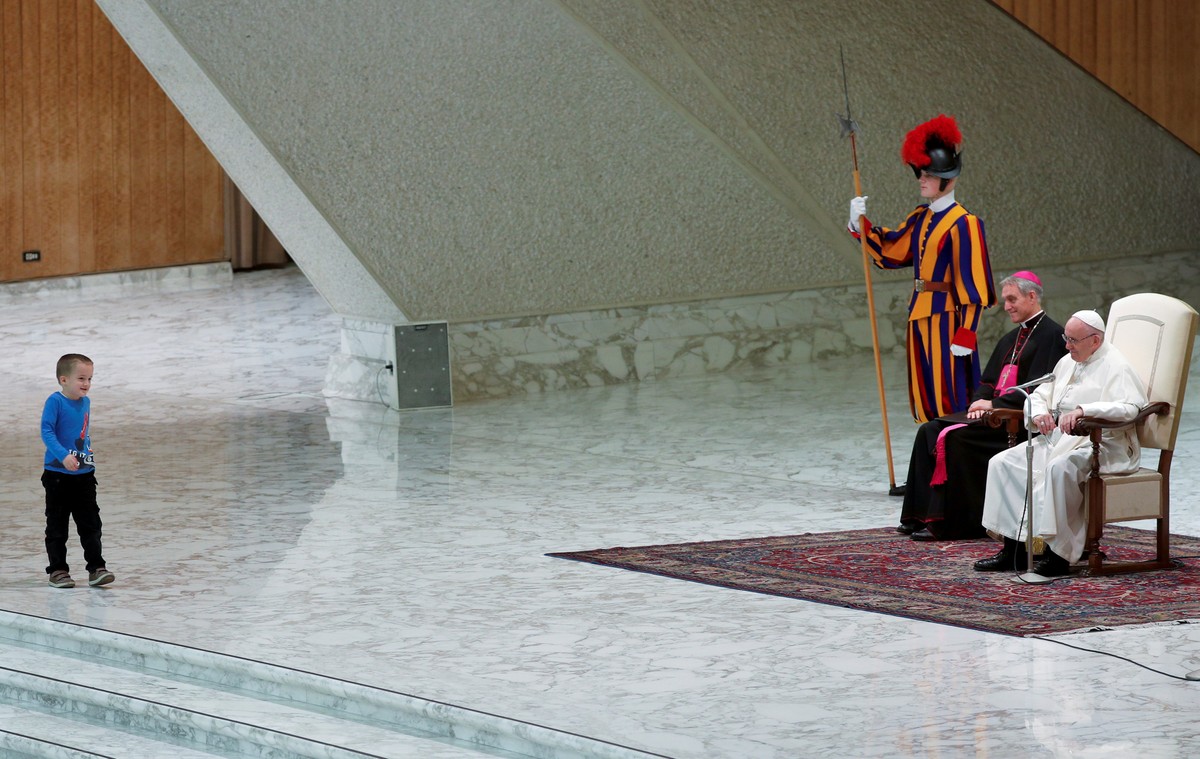 A child that escaped from his mother walks in front Pope Francis during the general audience at Paul VI hall at the Vatican, November 28, 2018. REUTERS/Max Rossi TPX IMAGES OF THE DAY
