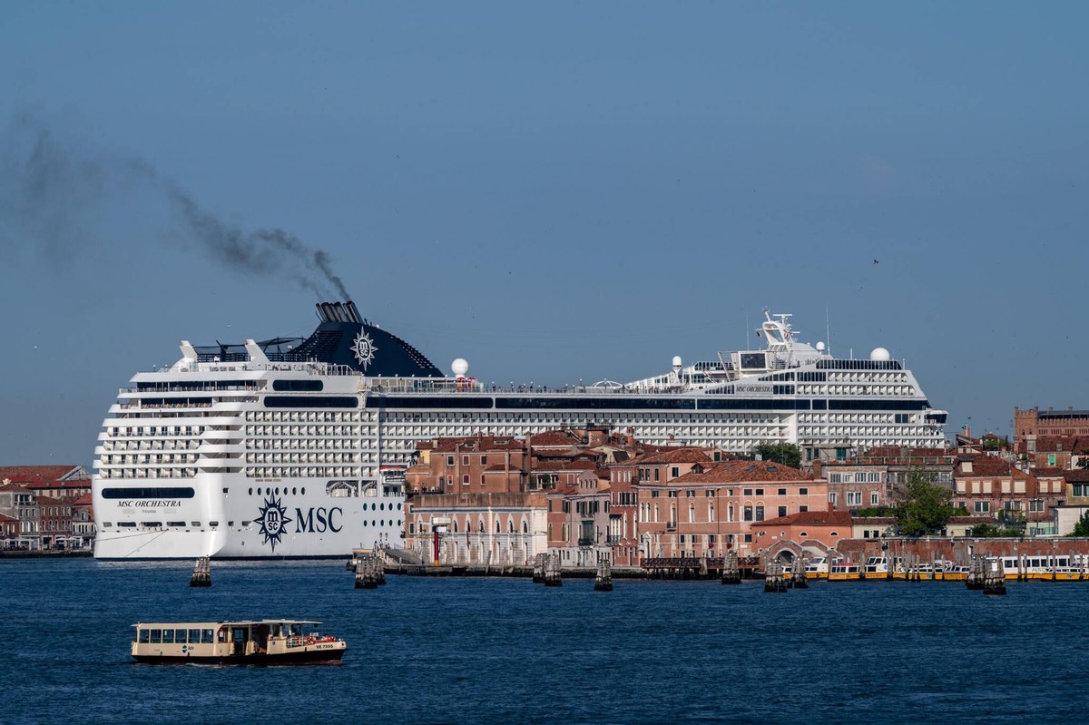 Kreuzfahrtschiff in Venedig