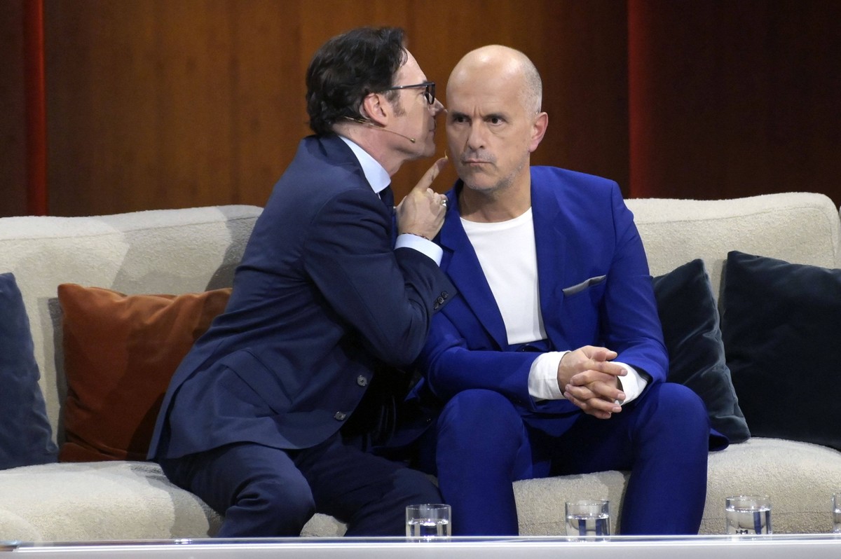 Michael Bully Herbig und Christoph Maria Herbst in der ZDF-Unterhaltungsshow Wetten, dass.. live aus der Messe Friedrichshafen. Friedrichshafen, 19.11.2022 *** Michael Bully Herbig and Christoph Maria ...