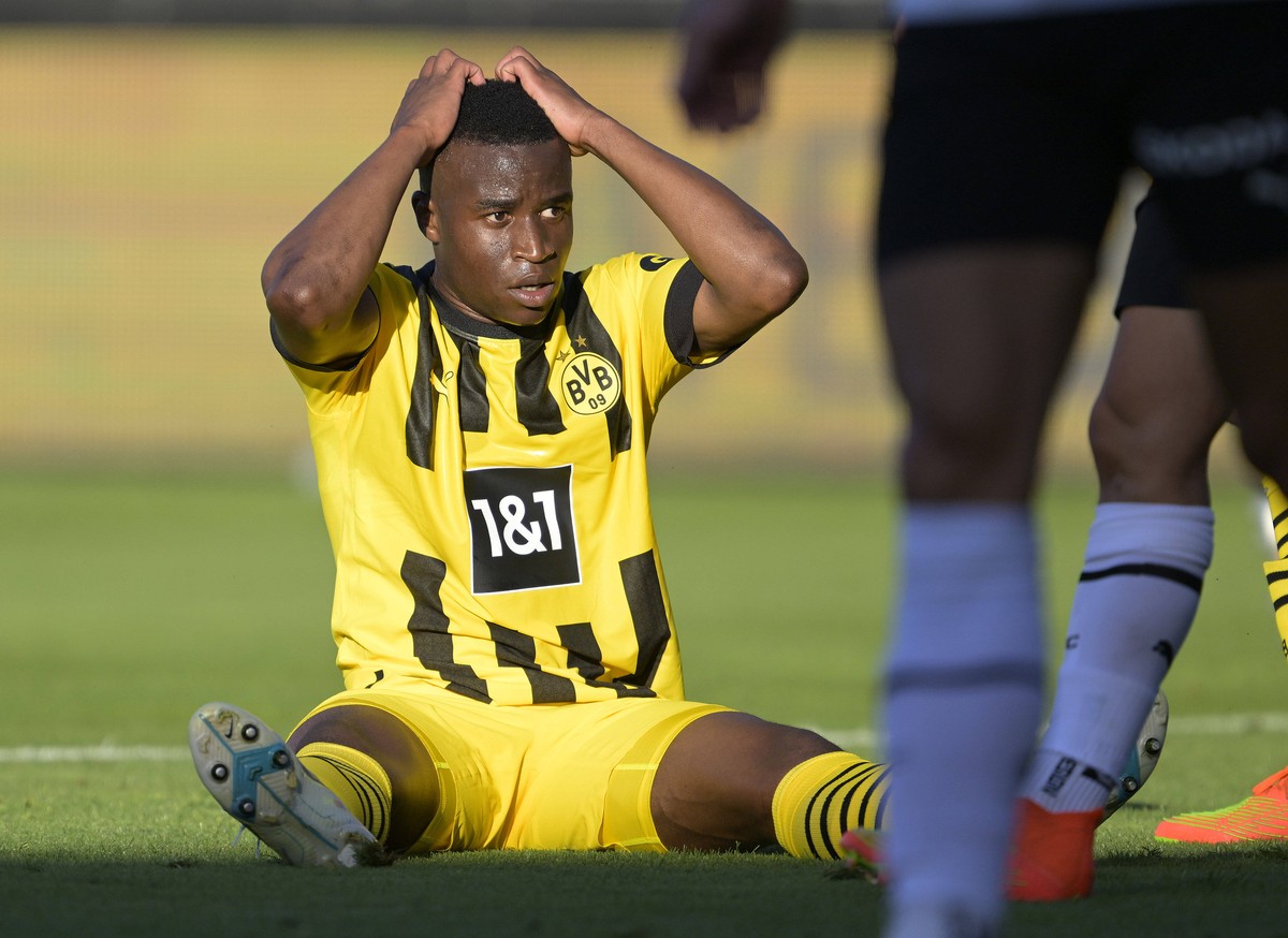 18.07.2022, Fussball 1. Bundesliga 2022/2023, Testspiel, Borussia Dortmund - FC Valencia, in der Cashpoint-Arena in Altach Österreich. Youssoufa Moukoko Borussia Dortmund unzufrieden. *** 18 07 2022,  ...