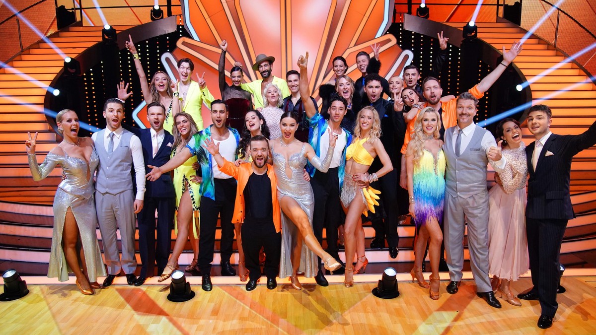 Mit diesen 14 Paaren startet die 15. Staffel von _Let´s Dance_.

Die Verwendung des sendungsbezogenen Materials ist nur mit dem Hinweis und Verlinkung auf RTL+ gestattet.