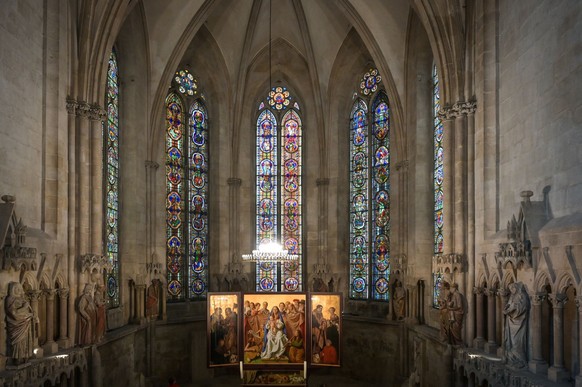 Kirchen sind meist prunkvoll mit beeindruckenden Fresken und bunte Glasfenstern verziert.