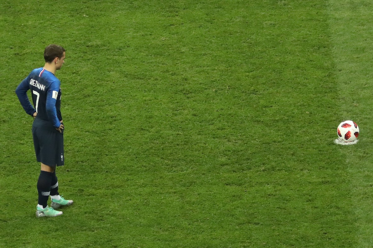 France vs Croatia MOSCOU, MO - 15.07.2018: FRANCE VS CROATIA - Antoine Griezmann prepares to hit the penalty spot during the match between France and Croatia valid for the 2018 World Cup Final held at ...