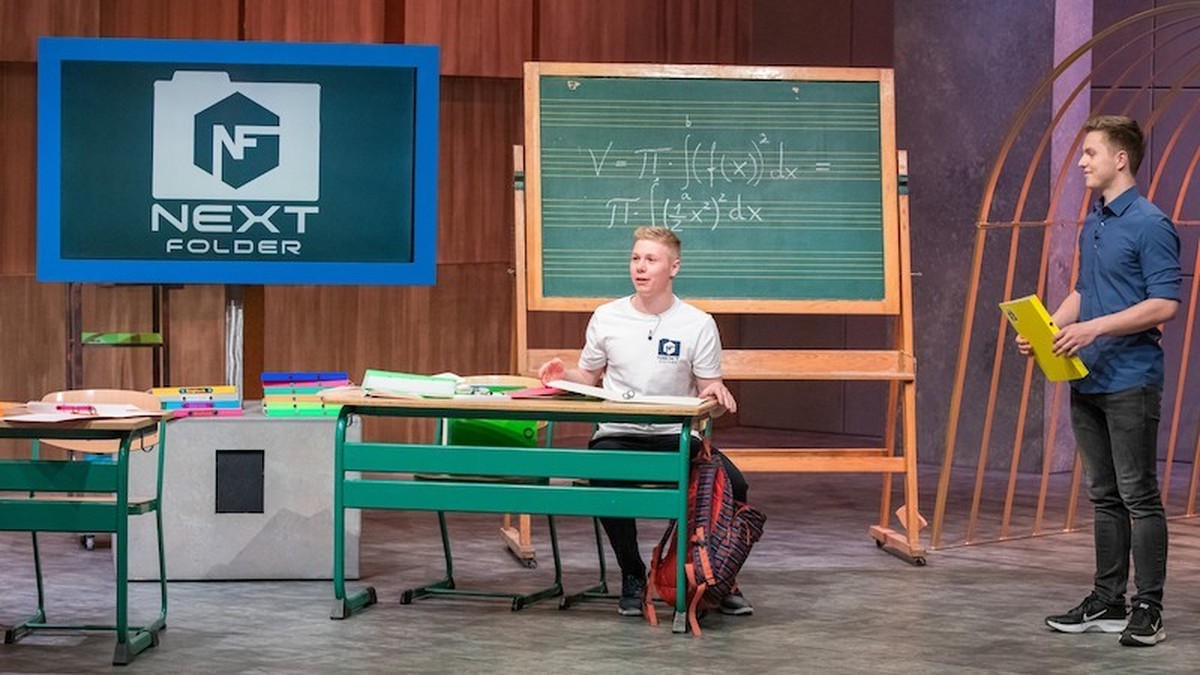 Valentin Steudte (l.) und Johannes Baumgardt pr‰sentieren mit _NextFolder_ einen innovativen Schulhefter. Sie erhoffen sich ein Investment von 80.000 Euro f¸r 30 Prozent der Anteile an ihrem Unternehm ...