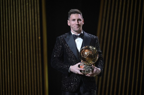 Leo Messi mit seinem siebten Ballon D'Or.