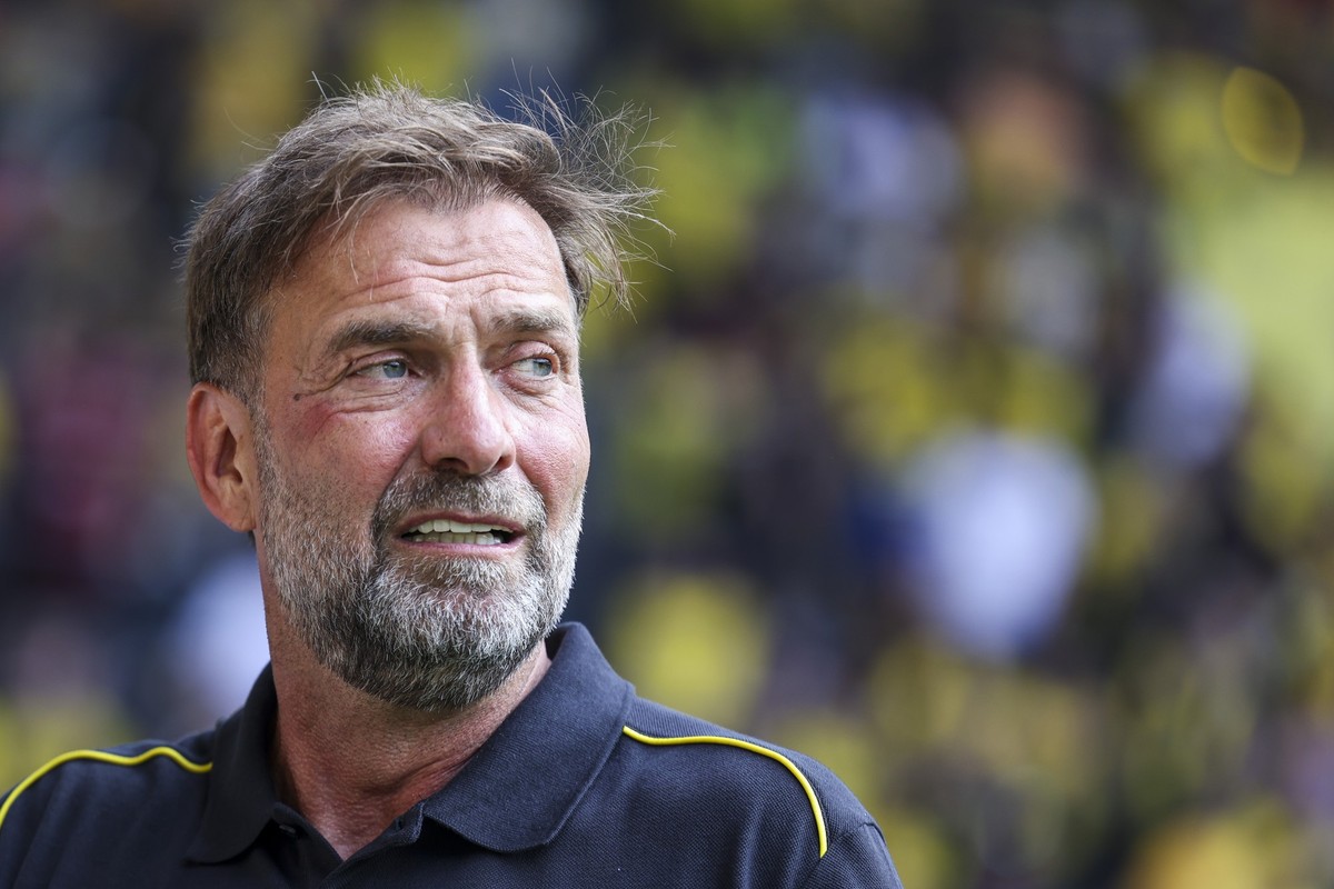 Fußball, Abschiedsspiel für die ehemalige Profis von Borussia Dortmund im Signal Iduna Park: Der frühere BVB-Trainer Jürgen Klopp steht im Stadion.