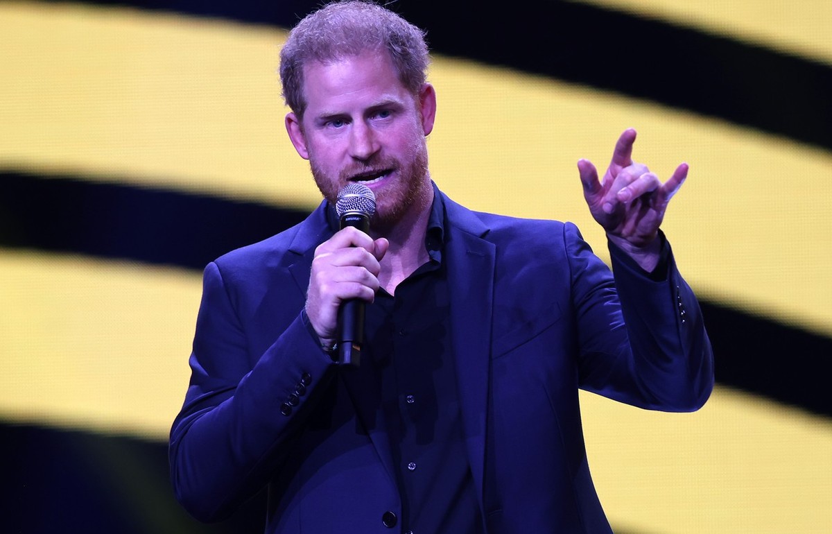 DUESSELDORF, GERMANY - SEPTEMBER 16: Prince Harry, Duke of Sussex makes a speech during the closing ceremony of the Invictus Games Düsseldorf 2023 at Merkur Spiel-Arena on September 16, 2023 in Duesse ...