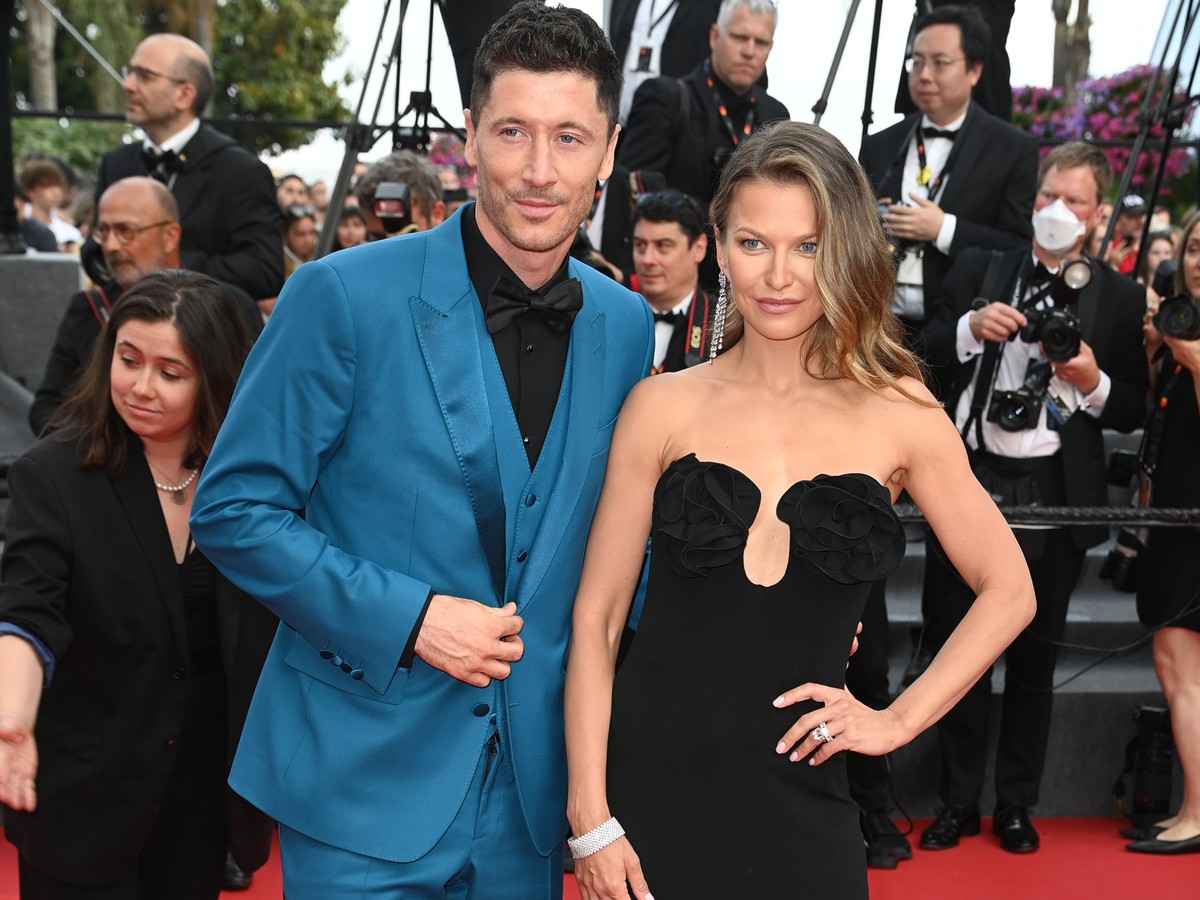 ARCHIV - 26.05.2022, Frankreich, Cannes: Robert Lewandowski, Profi-Fu