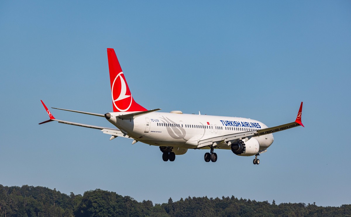 Eine Boeing 737 MAX 9 von THY Turkish Airlines befindet sich im Landeanflug auf den Flughafen Z