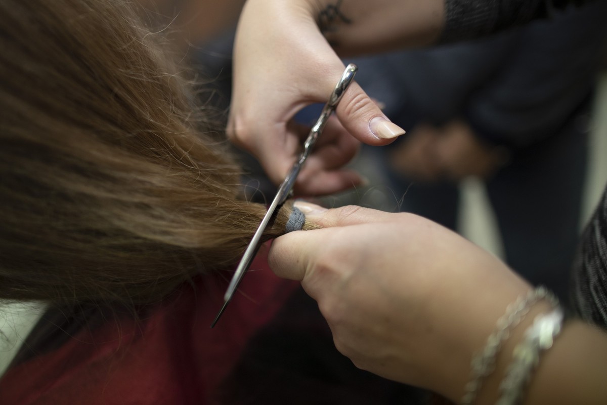 Maja spendet ihre Haare *** NUR F