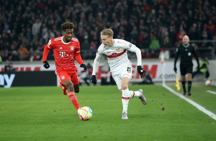 04.03.23 VfB Stuttgart - FC Bayern München Deutschland, Stuttgart, 04.03.2023, Fussball, Bundesliga, VfB Stuttgart - FC Bayern München: v.l. Kingsley Coman FC Bayern München, Chris Führich VfB Stuttga ...