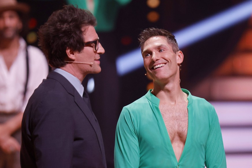 Moderator Daniel Hartwich und Profitänzer Christian Polanc stehen bei der Kennenlernshow zu Beginn der 16. Staffel der RTL-Tanzshow Let s Dance im MMC Coloneum auf dem Parkett. Köln, 17.02.2023 NRW De ...